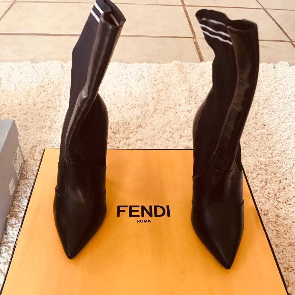 Black elegant Fendi boots